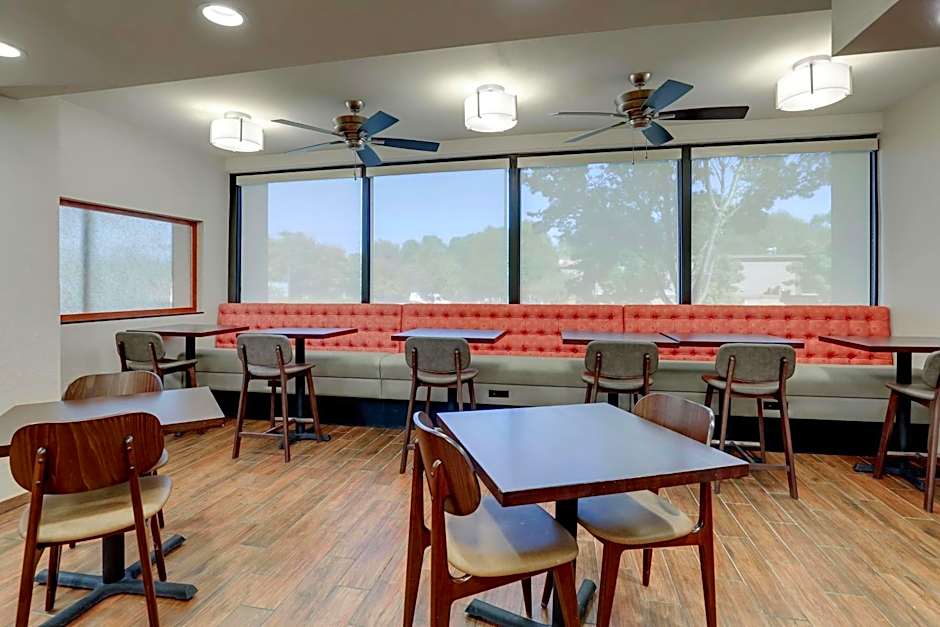 DRURY INN & SUITES CHARLOTTE UNIVERSITY PLACE
