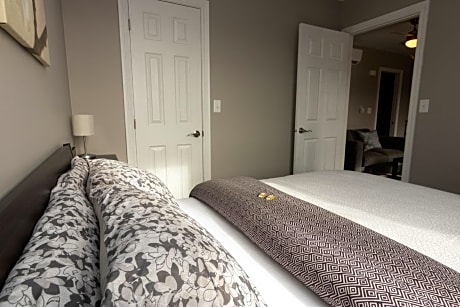 Deluxe One Bedroom Suite with Partial Ocean View
