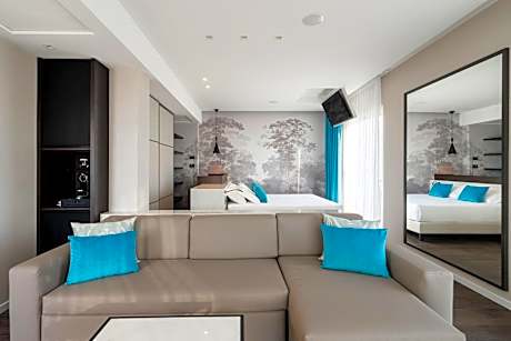 Deluxe Queen Suite