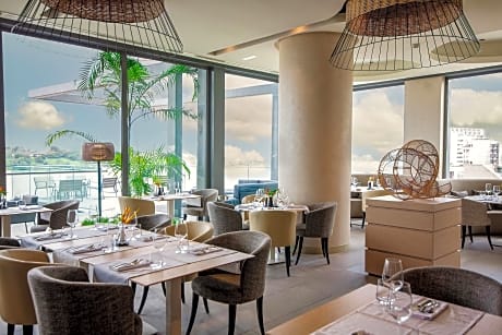 Noom Hotel Abidjan Plateau