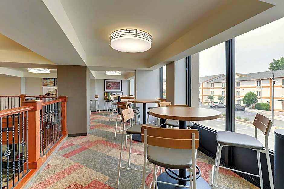 Drury Inn & Suites Birmingham Lakeshore Drive