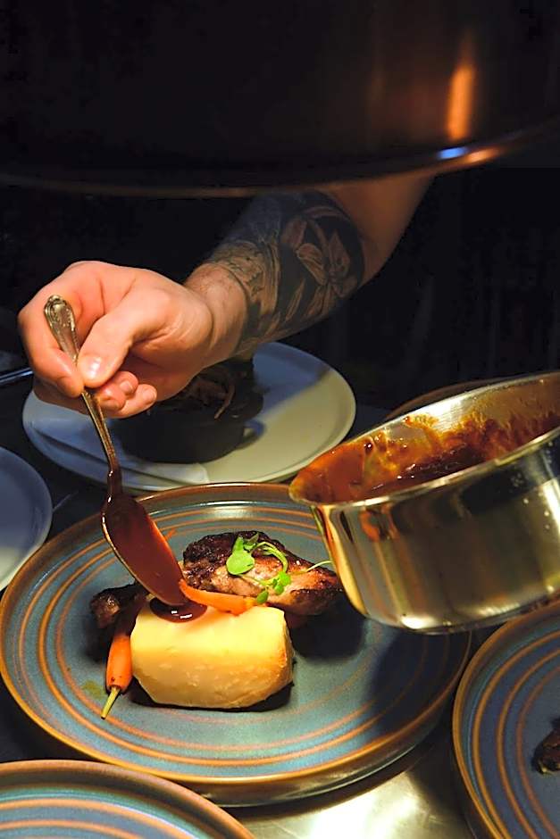 The Wallace Steakhouse with Rooms