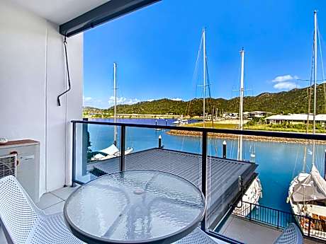 Blue on Blue Studio Room 1242