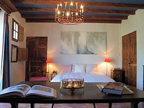 Double or Twin-Classic-Ensuite with Bath-Garden View-Chambre Bleue