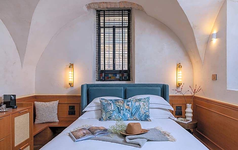 Villa Albi - Machne Yehuda Hotel