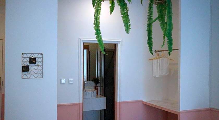 Isara Boutique Hotel and Cafe