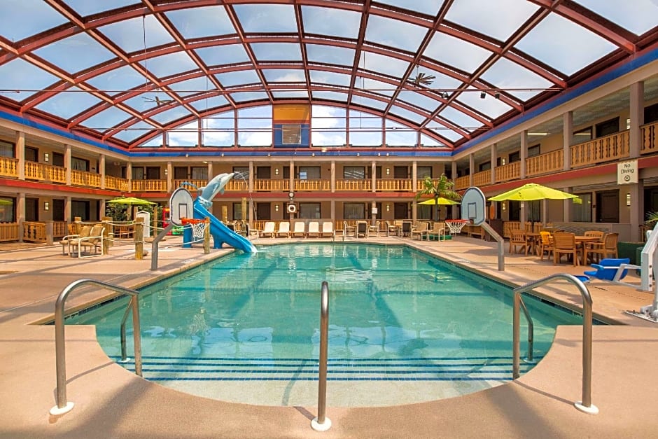 AmericInn by Wyndham La Crosse Riverfront-Conference Center