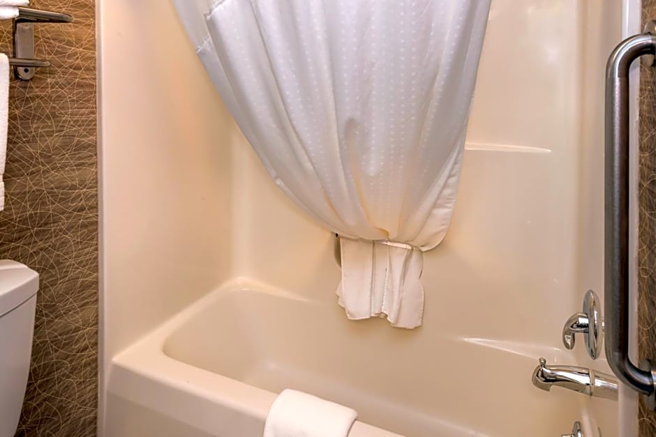 Holiday Inn Express & Suites Bucyrus by IHG