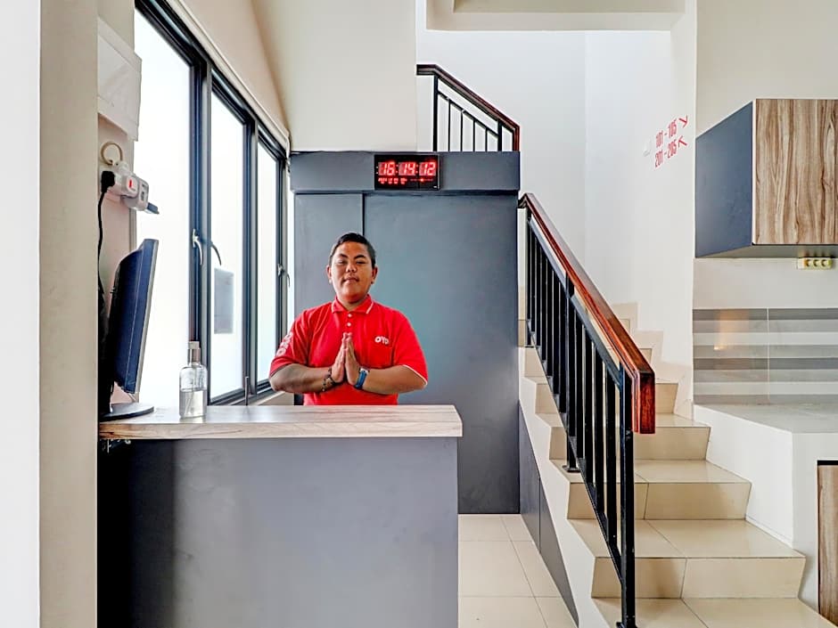 OYO 90215 Ada Residence