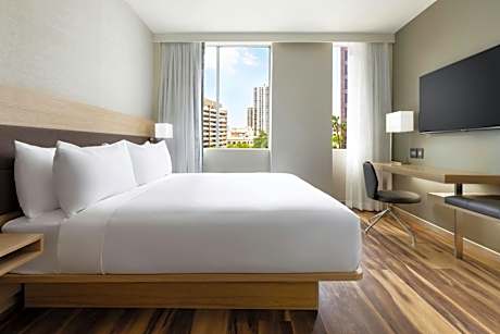 King Room with City View - Hearing Accessible
