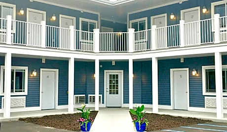 Empire Lakeshore Inn