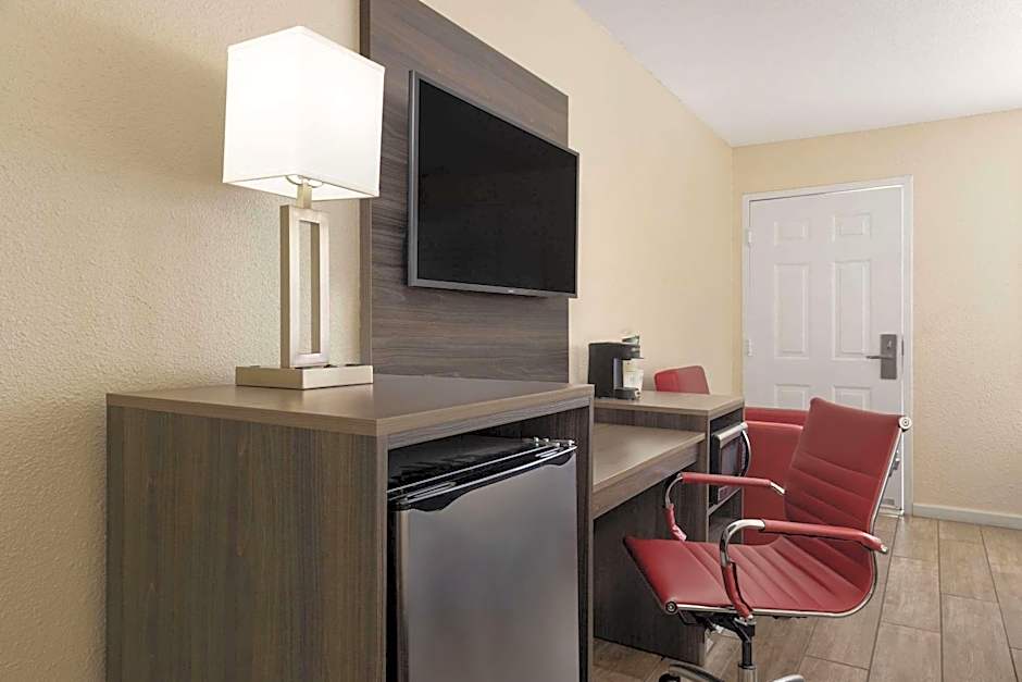 Ramada by Wyndham Kingman