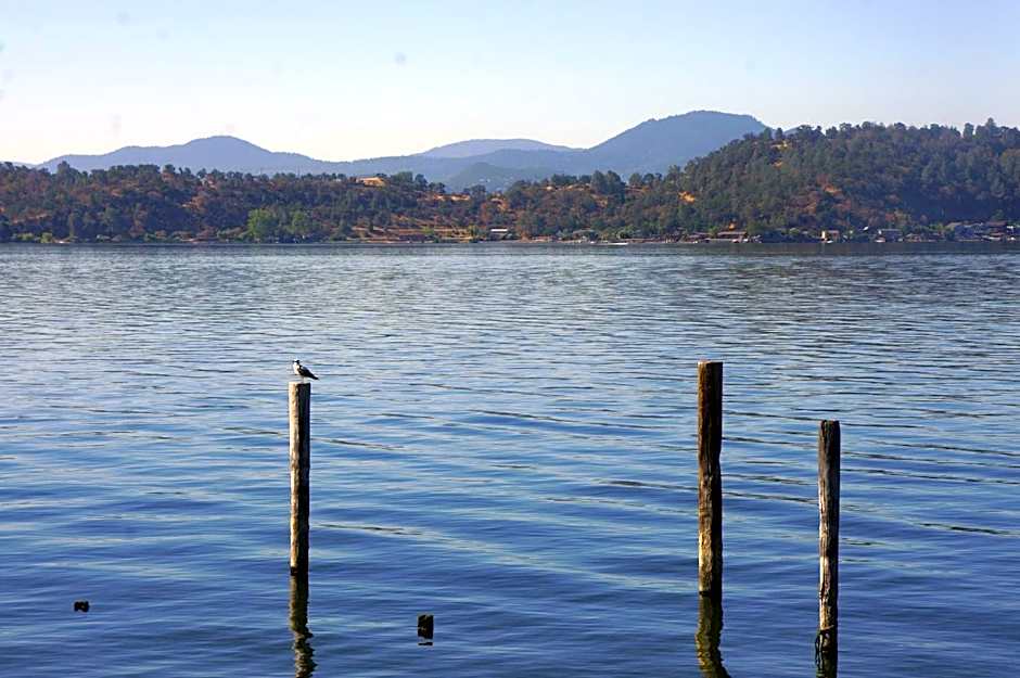 Lake Marina Inn
