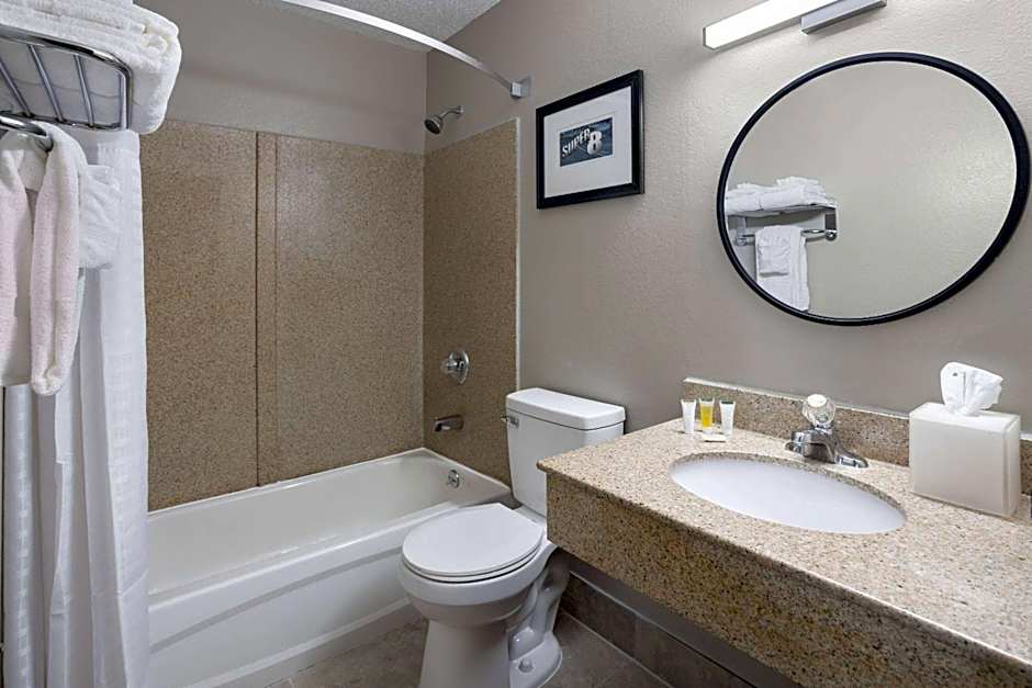 Super 8 by Wyndham St. Clairsville OH/Wheeling WV Area