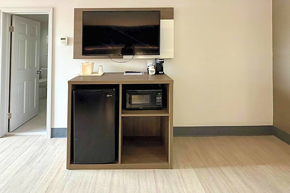 Comfort Inn & Suites Sturbridge-Brimfield