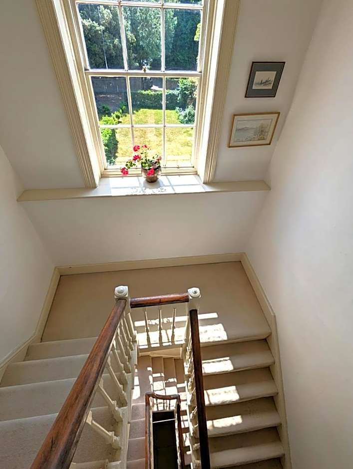 East Pallant Bed and Breakfast, Located in Large Georgian Townhouse in Central Chichester