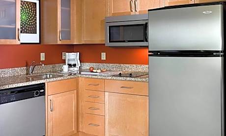 MainStay Suites Appleton Airport - Fox River Mall Area