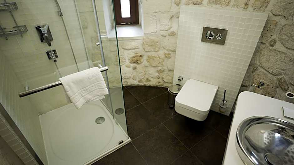 Kasr-i Nehroz Hotel