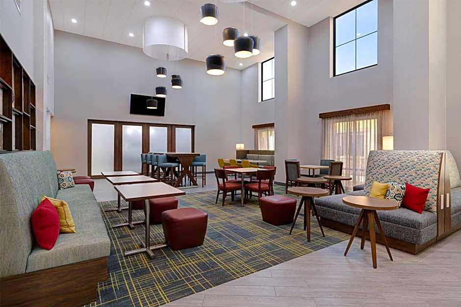 Hampton Inn By Hilton & Suites Marina