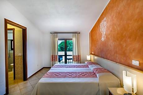 Classic Double or Twin Room with Terrace