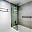 Stunning Penthouse Suite Waterfront 2BD 2BA