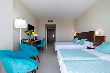 Quadruple Room with balcony and Sea View