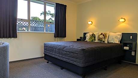 Queen Room (No Kitchen facility)