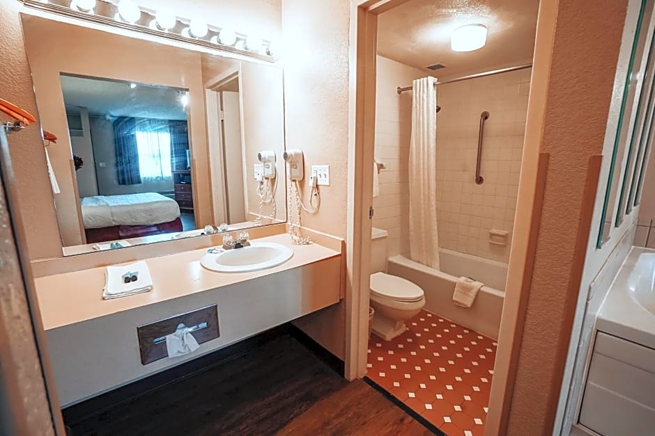 Lamplighter Inn and Suites - North