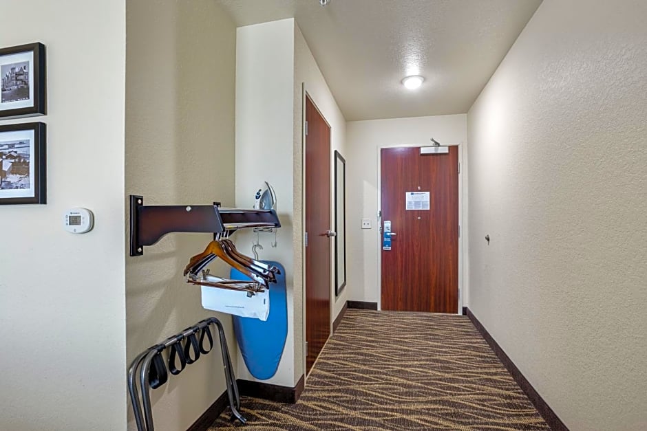 Cobblestone Hotel & Suites - De Pere