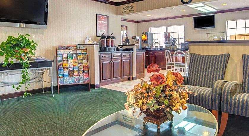 Econo Lodge Inn & Suites El Paso