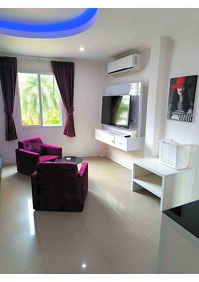 Titanic Residence-7 minute walk to the Beach