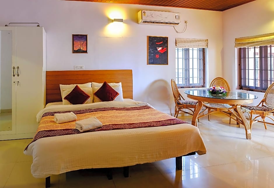 Saro Lake County Hotel