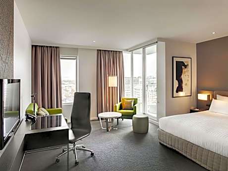 Junior King Suite with Park View and Balcony & Executive Lounge Access