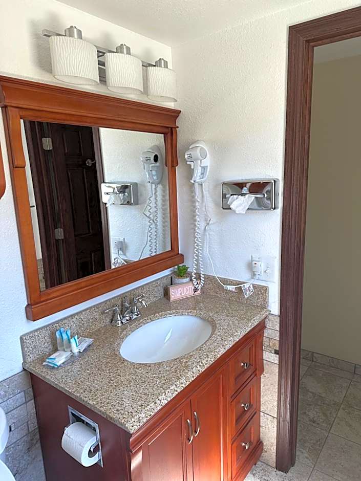 All Star Inn & Suites