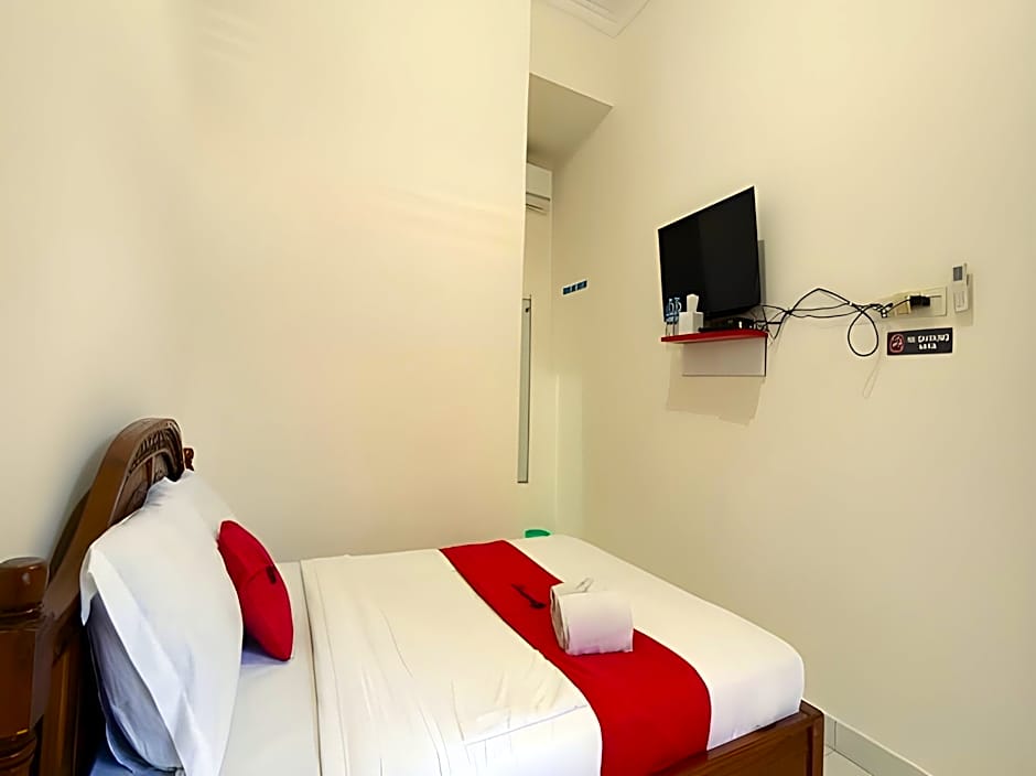 RedDoorz near Buleleng Harbour 2