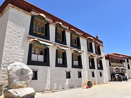 Tashitakge Hotel