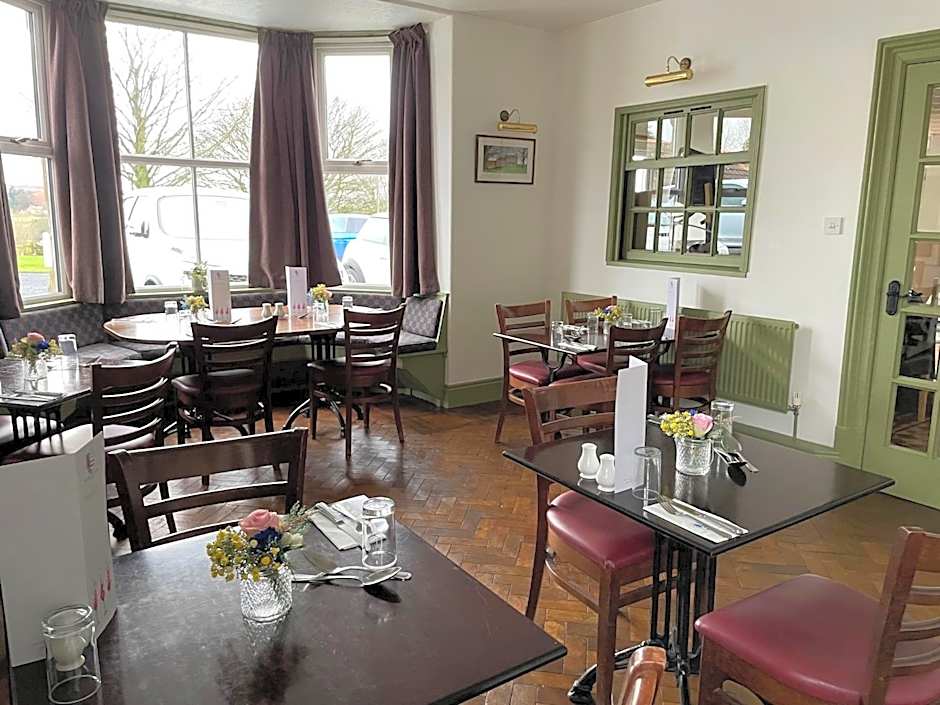 The Fox & Hounds Inn & Camping Pods