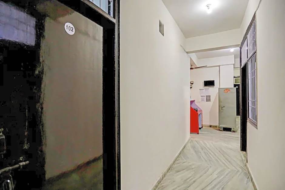 Goroomgo Raj hotel vip Noida