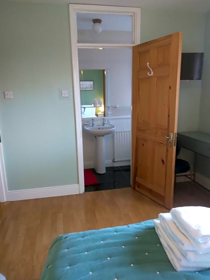 Tess's Guest House R95K6N1 This Property is unsuitable for children under 12 years old