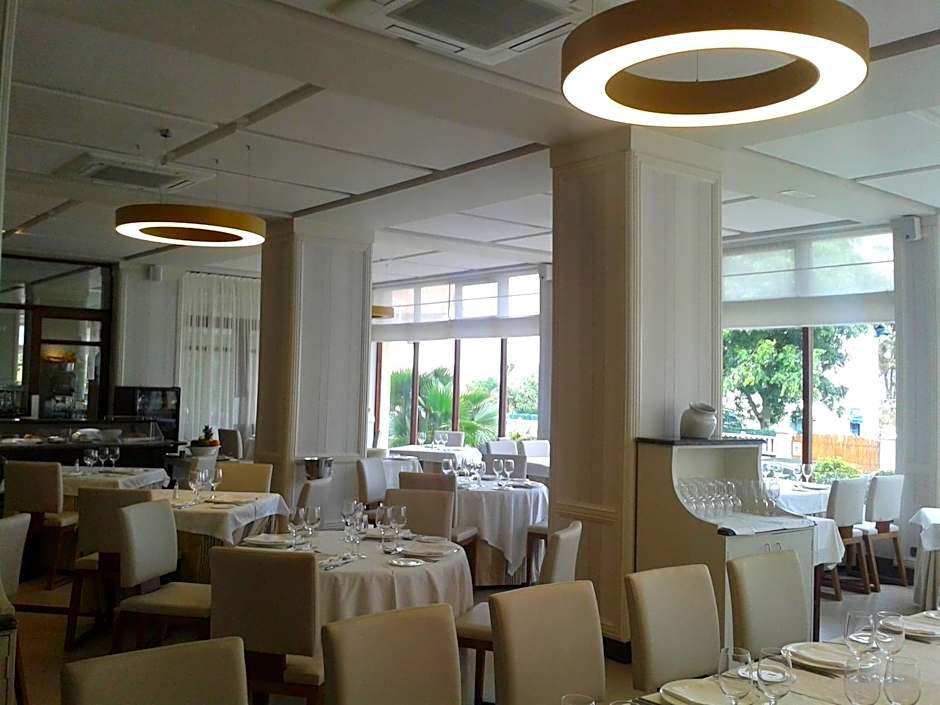 Las Rocas Playa Hotel