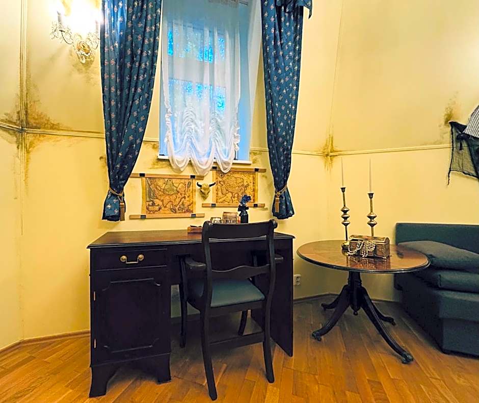 Pirate Family, Theme Room, Free Parking