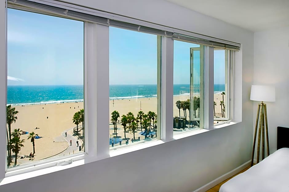 AIR Venice on the Beach