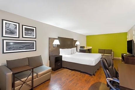 1 King Bed Studio Suite Non-Smoking