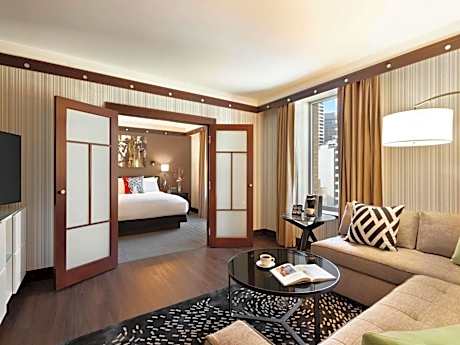 Luxury One-Bedroom King Sute with Roll-In Shower and Bath Tub - Mobility Accessible