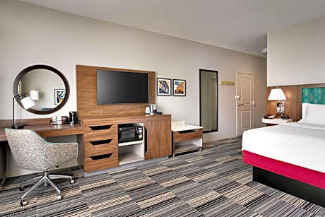 King Study Room - Non-Smoking