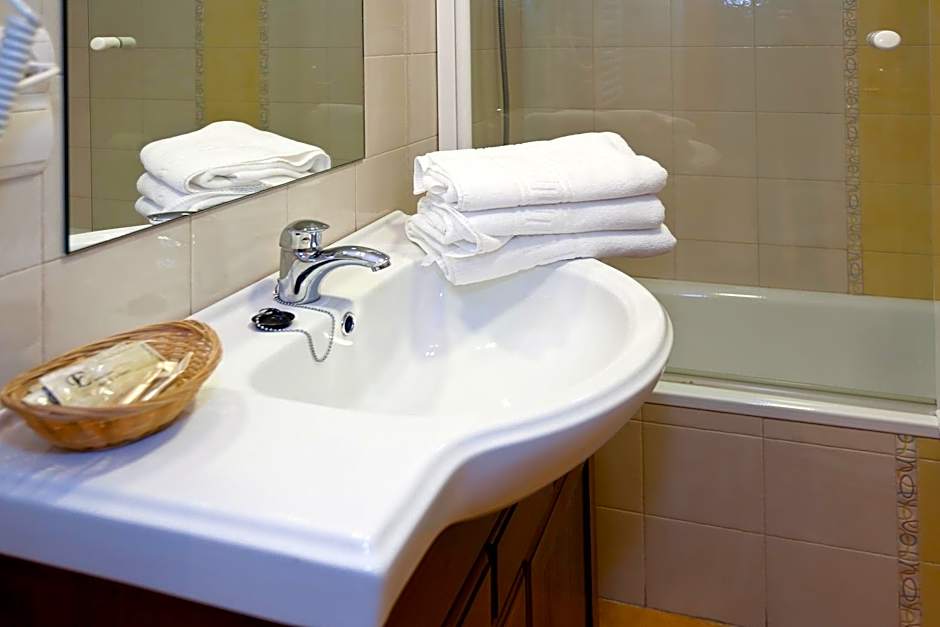 Complejo Turístico Bielsa Hotel y camping