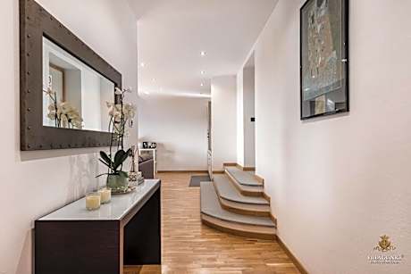 Deluxe Three-Bedroom Apartment with Mezzanine and view