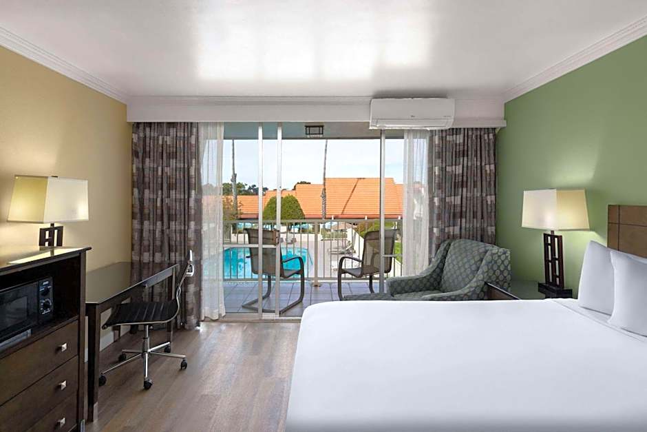 Travelodge by Wyndham Monterey Bay