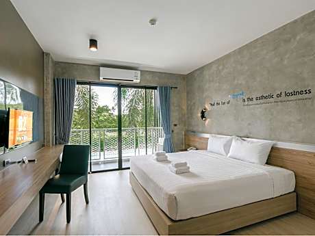 Deluxe Premier Room, Double Bed with Pool View