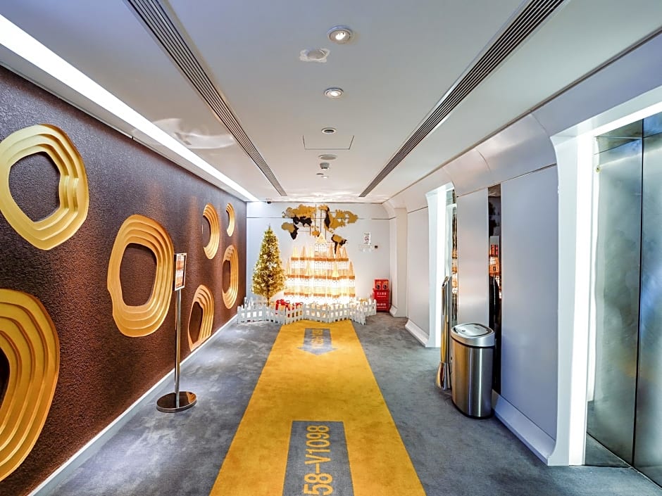 Planet Hotel